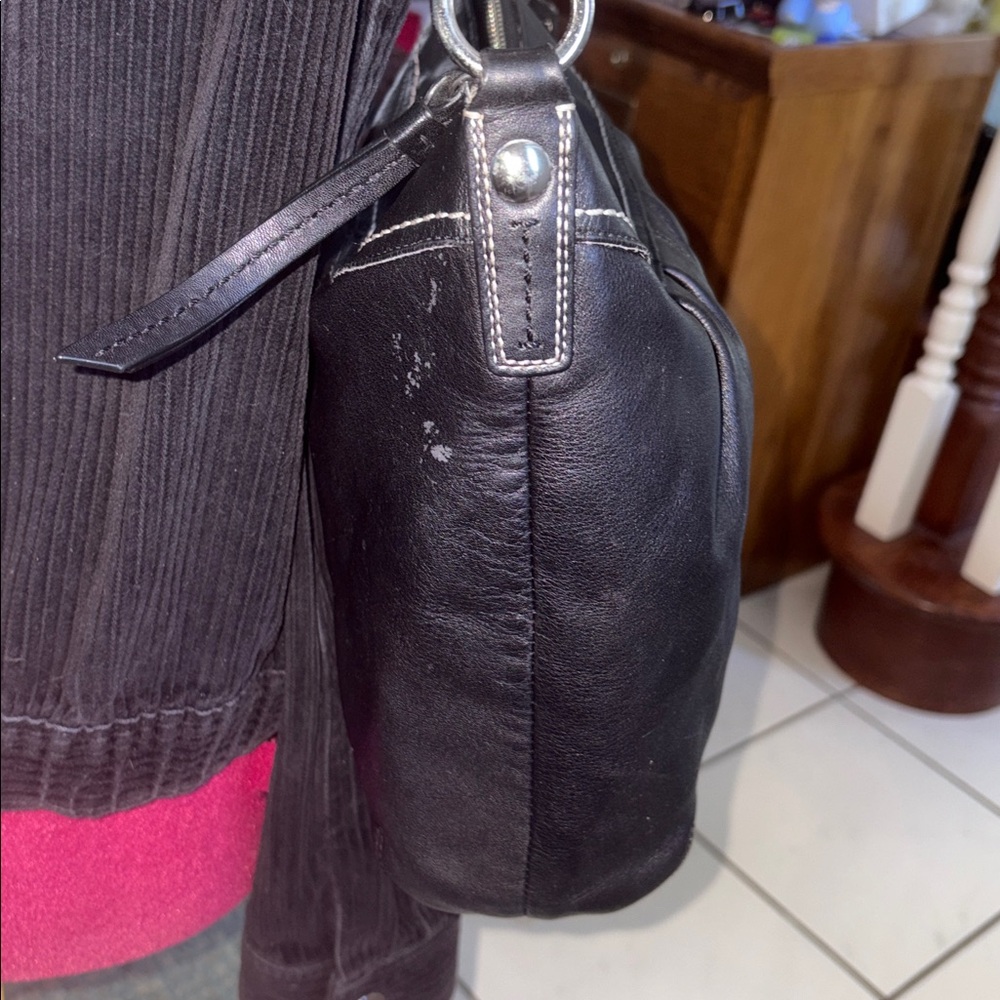 Coach  Vintage shoulder bag  F13764
Pleated front thick smooth leather black EUC - Picture 6 of 17